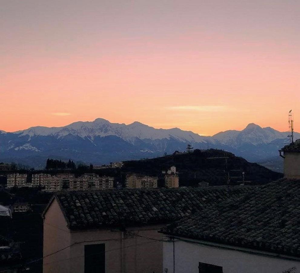 Appartement Casa In Centro Storico Vista Gran Sasso à Atri Extérieur photo